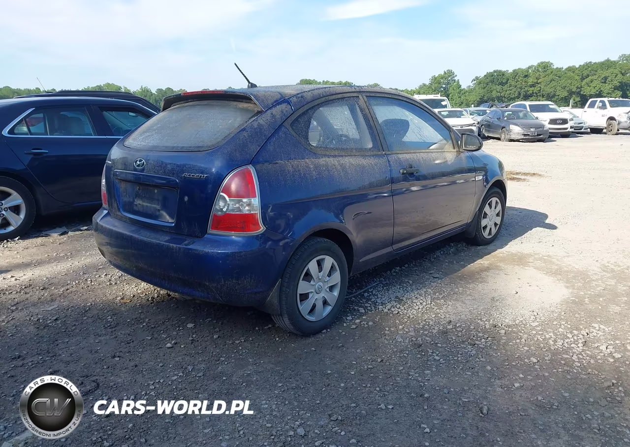 2007 Hyundai Accent Gs VIN:KMHCM36C07U023717 - 4