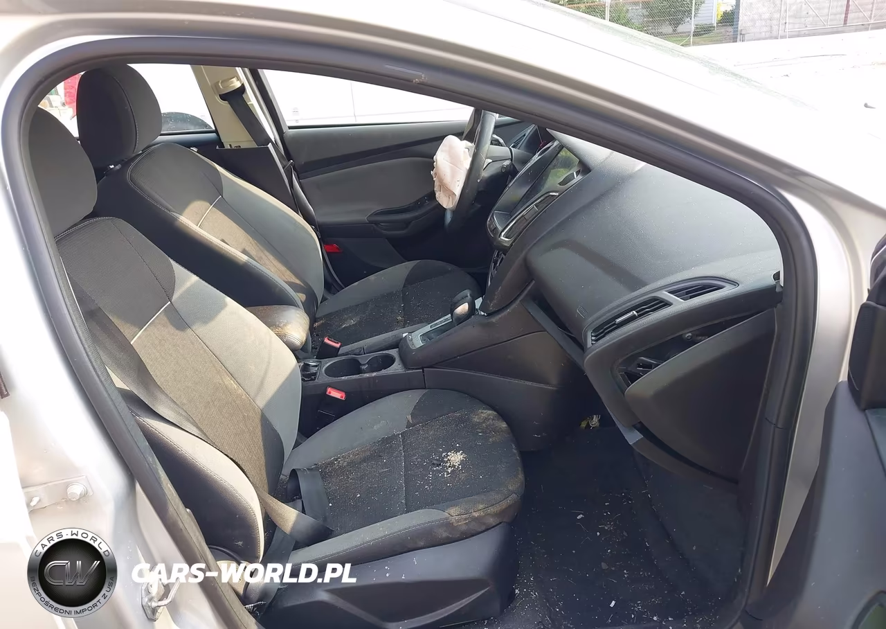 2014 Ford Focus Se VIN:1FADP3K21EL277541 - 5