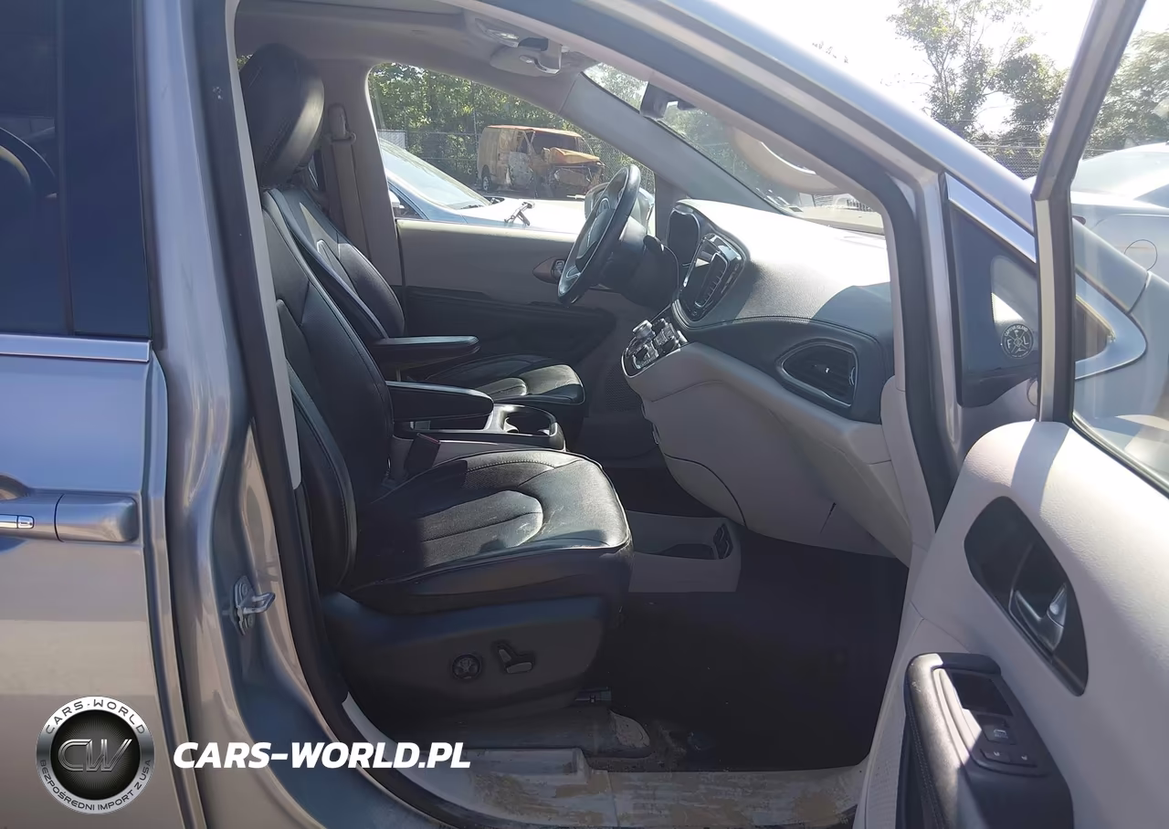 2019 Chrysler Pacifica Limited VIN:2C4RC1GG7KR731816 - 5