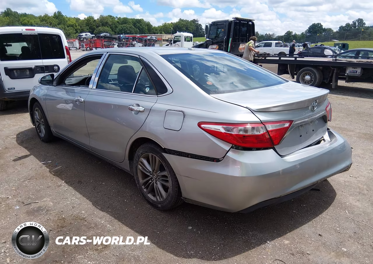 2016 Toyota Camry Se VIN:4T1BF1FK2GU557397 - 3