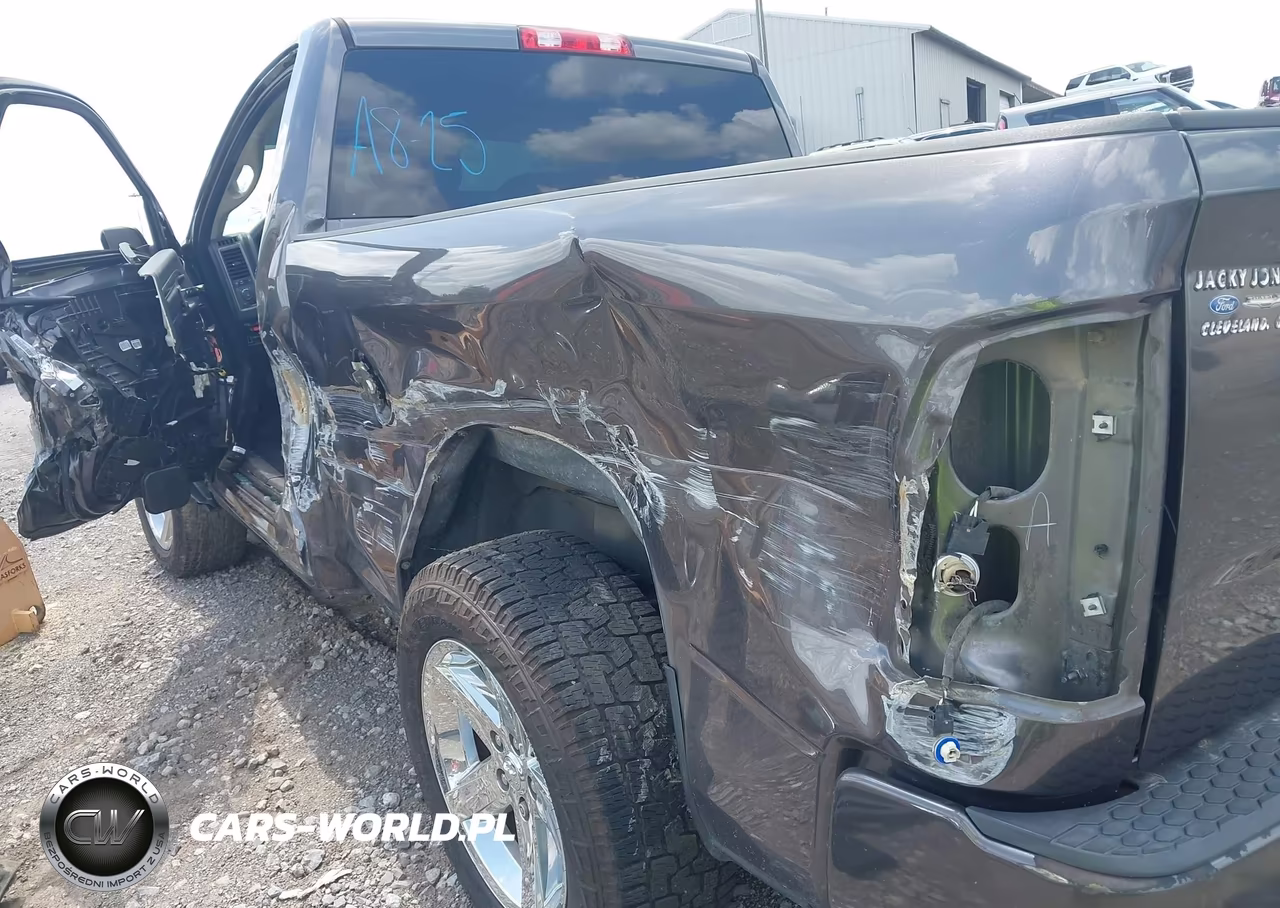 2015 Ram 1500 Express VIN:3C6JR6AG4FG660420 - 16
