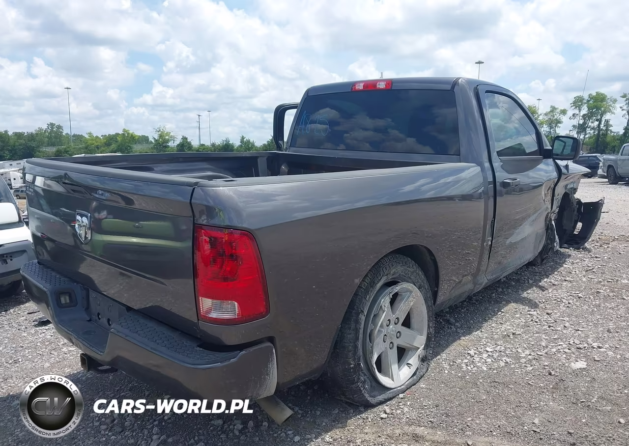 2015 Ram 1500 Express VIN:3C6JR6AG4FG660420 - 4