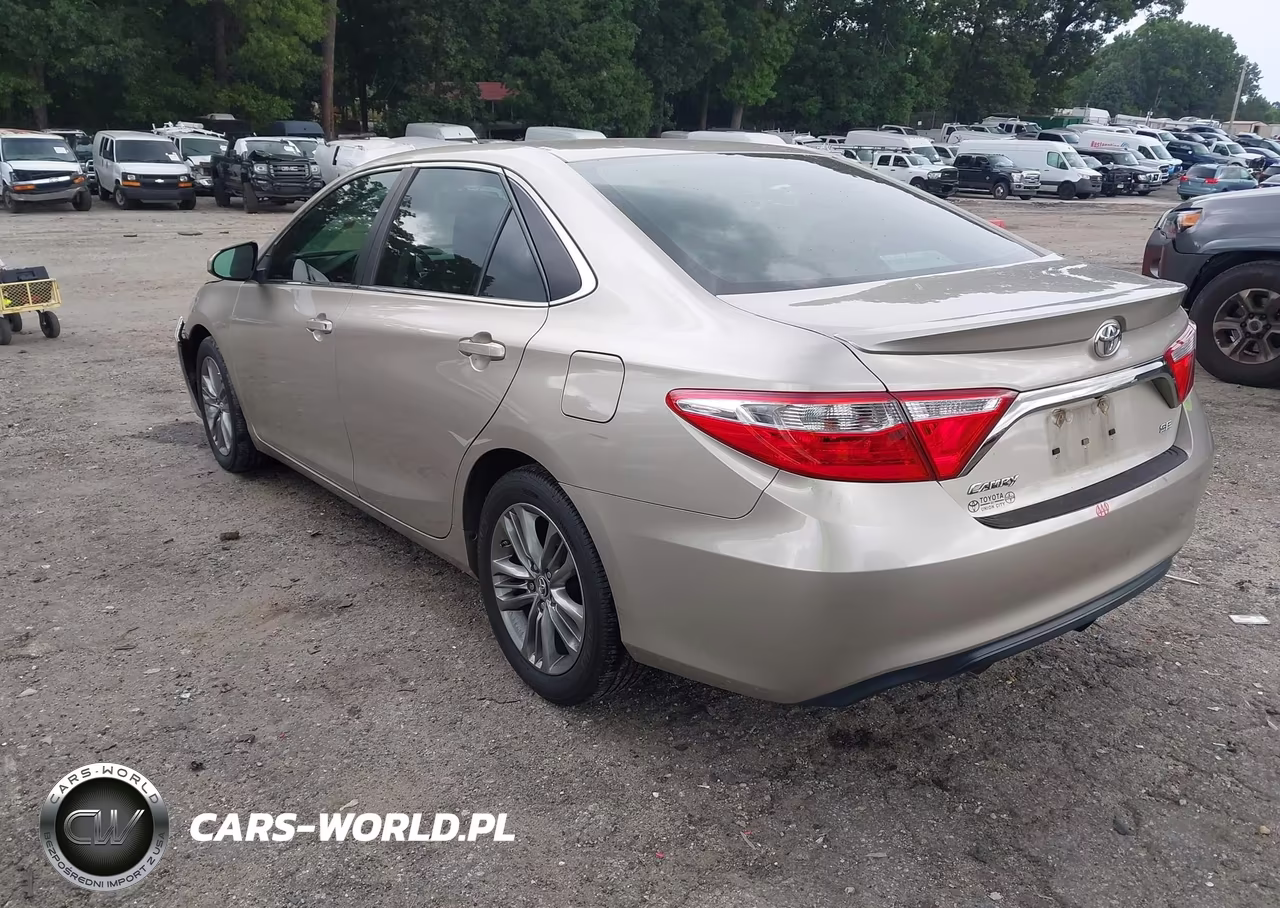 2015 Toyota Camry Se VIN:4T1BF1FK3FU109555 - 3