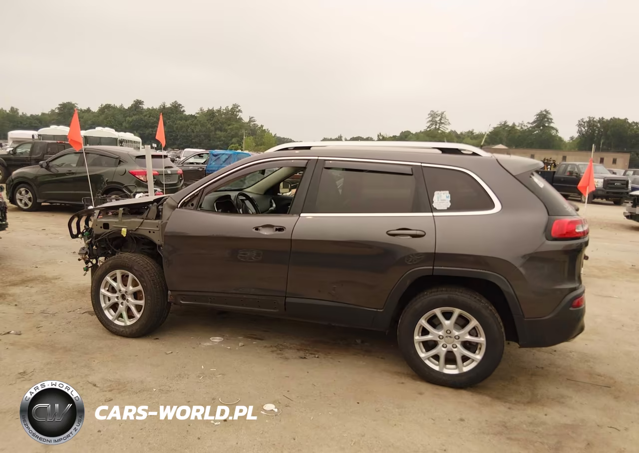 2017 Jeep Cherokee Latitude VIN:1C4PJMCS4HW594570 - 15