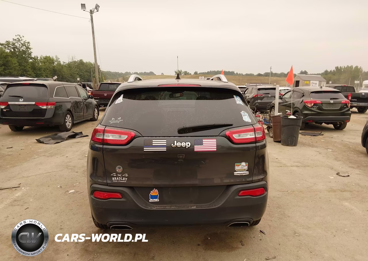 2017 Jeep Cherokee Latitude VIN:1C4PJMCS4HW594570 - 17