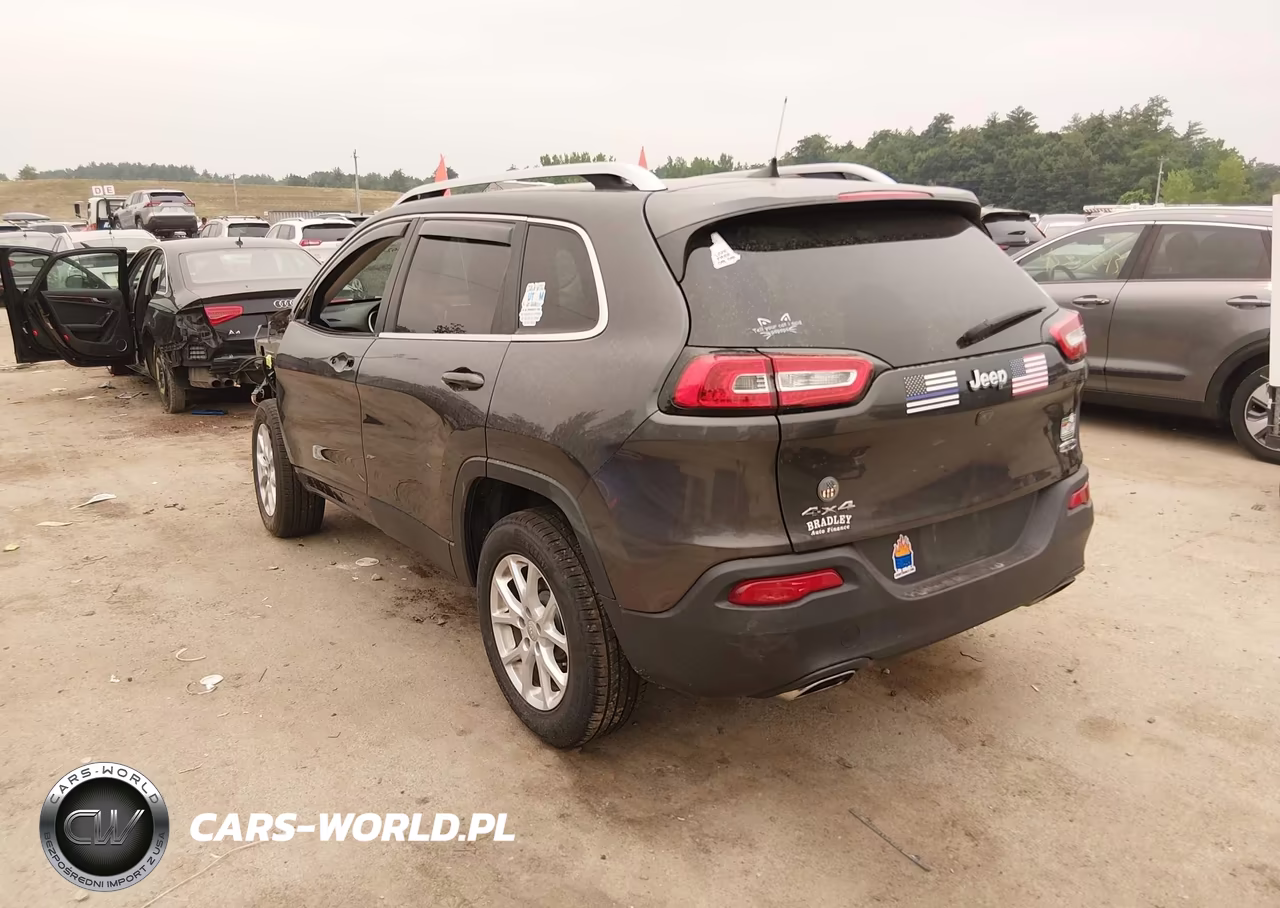2017 Jeep Cherokee Latitude VIN:1C4PJMCS4HW594570 - 3