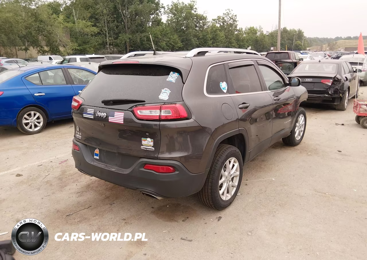 2017 Jeep Cherokee Latitude VIN:1C4PJMCS4HW594570 - 4