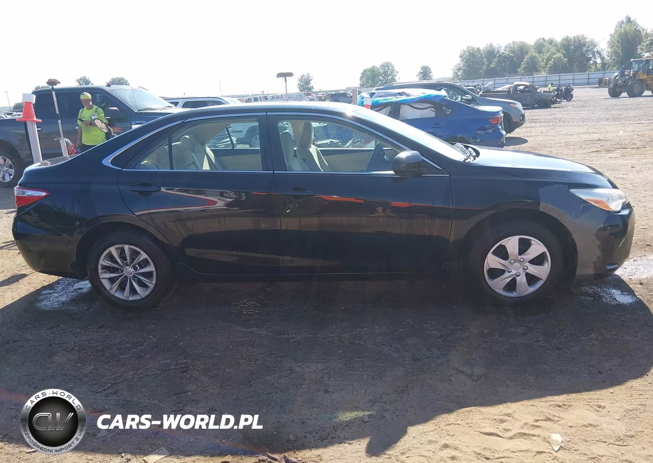 2015 Toyota Camry Le VIN:4T1BF1FK2FU043645 - 13