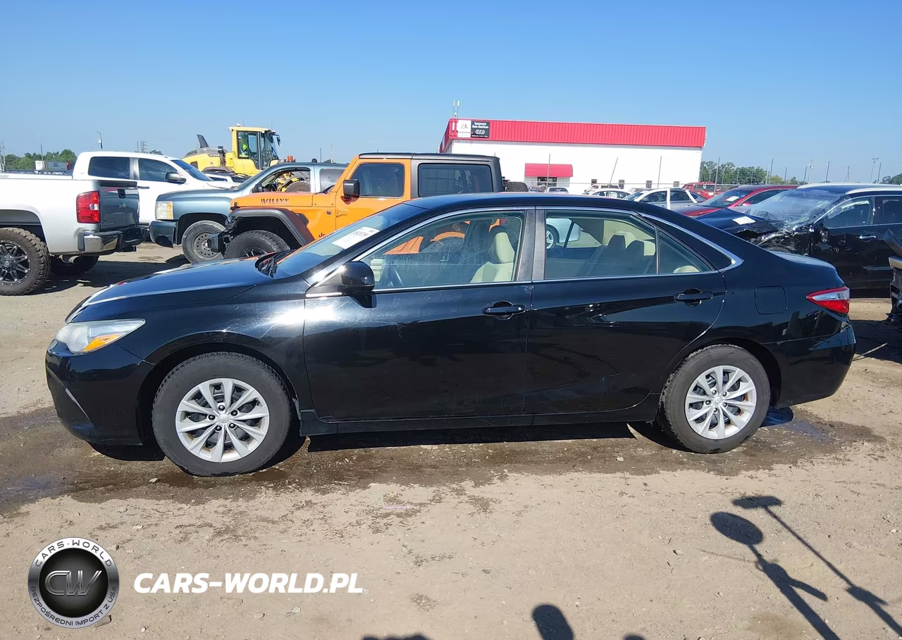 2015 Toyota Camry Le VIN:4T1BF1FK2FU043645 - 14