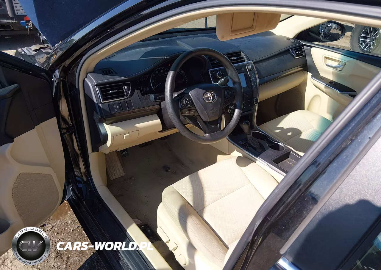 2015 Toyota Camry Le VIN:4T1BF1FK2FU043645 - 17