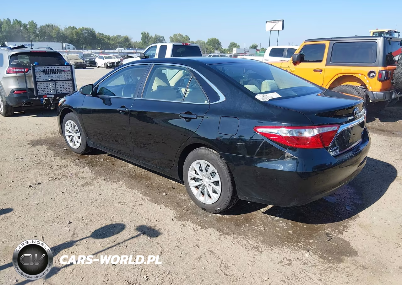 2015 Toyota Camry Le VIN:4T1BF1FK2FU043645 - 3