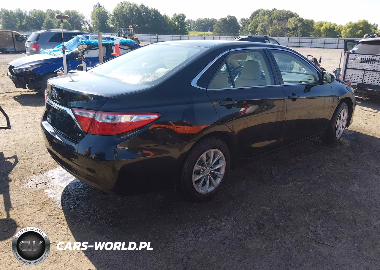 2015 Toyota Camry Le VIN:4T1BF1FK2FU043645 - 4