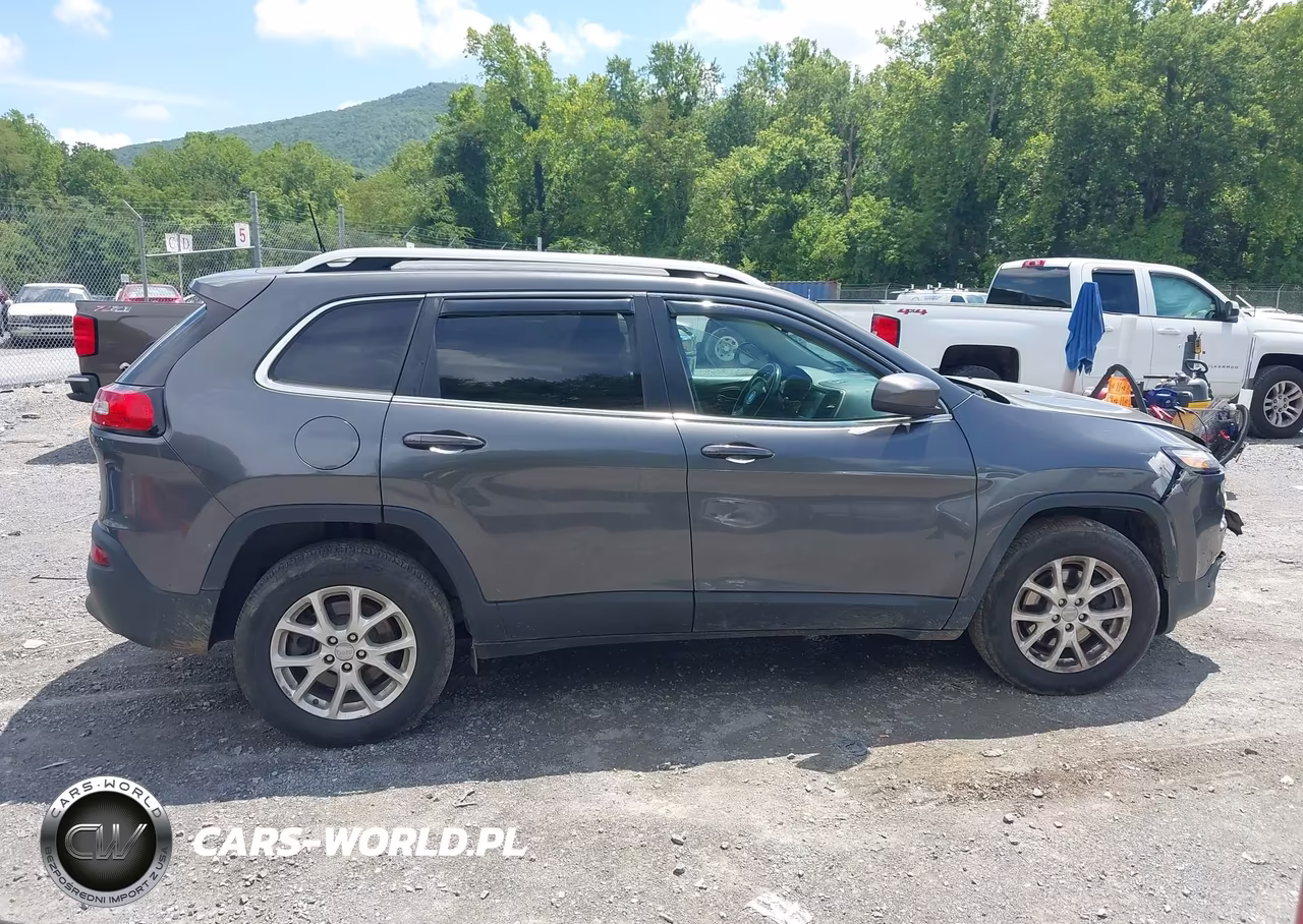 2017 Jeep Cherokee Latitude VIN:1C4PJMCS2HW630367 - 13