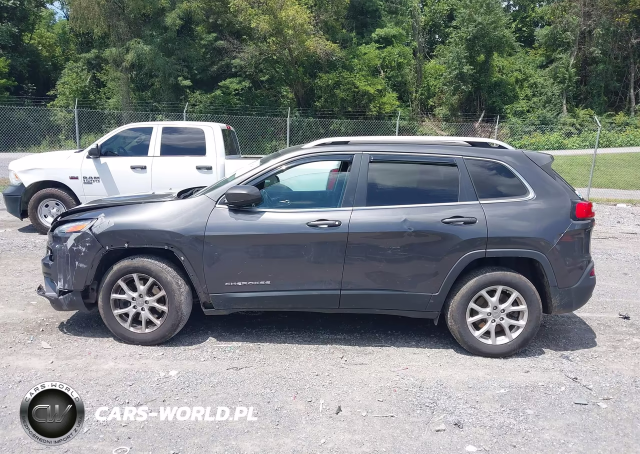2017 Jeep Cherokee Latitude VIN:1C4PJMCS2HW630367 - 14