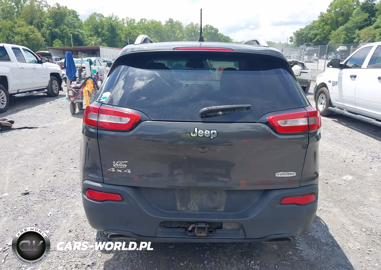 2017 Jeep Cherokee Latitude VIN:1C4PJMCS2HW630367 - 16