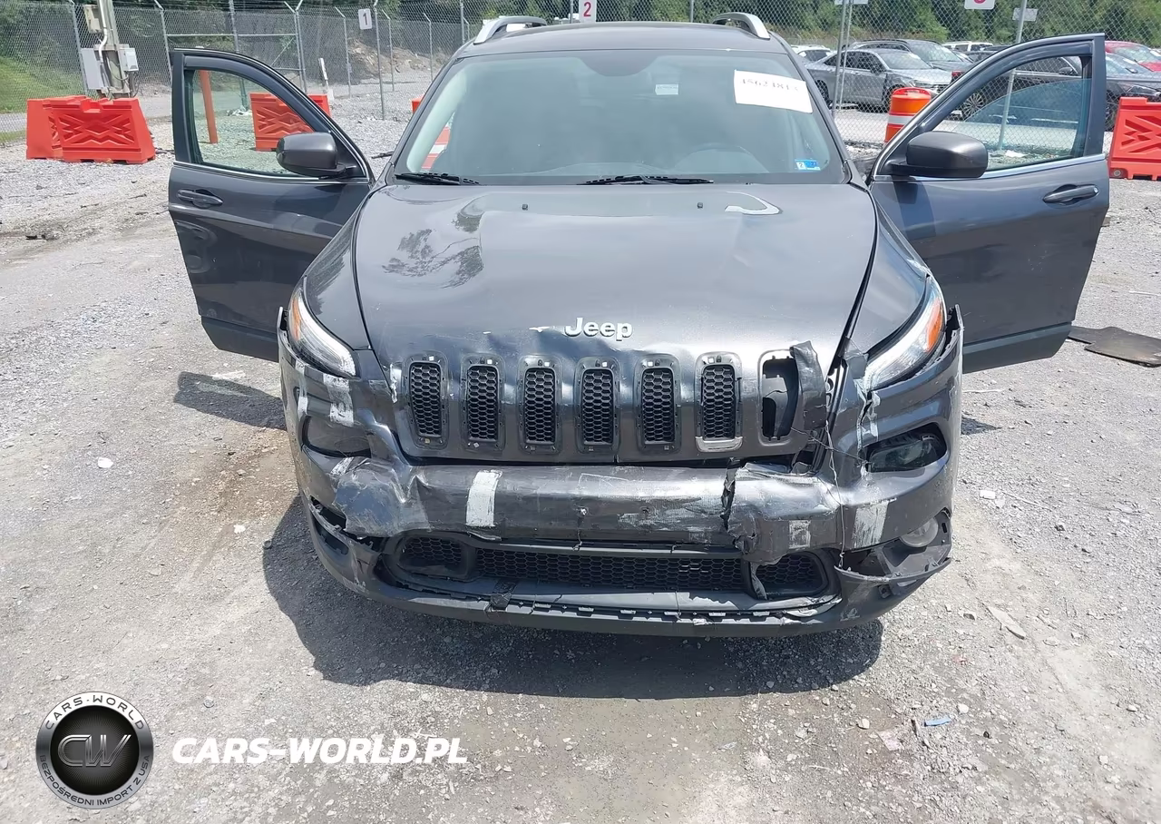 2017 Jeep Cherokee Latitude VIN:1C4PJMCS2HW630367 - 6