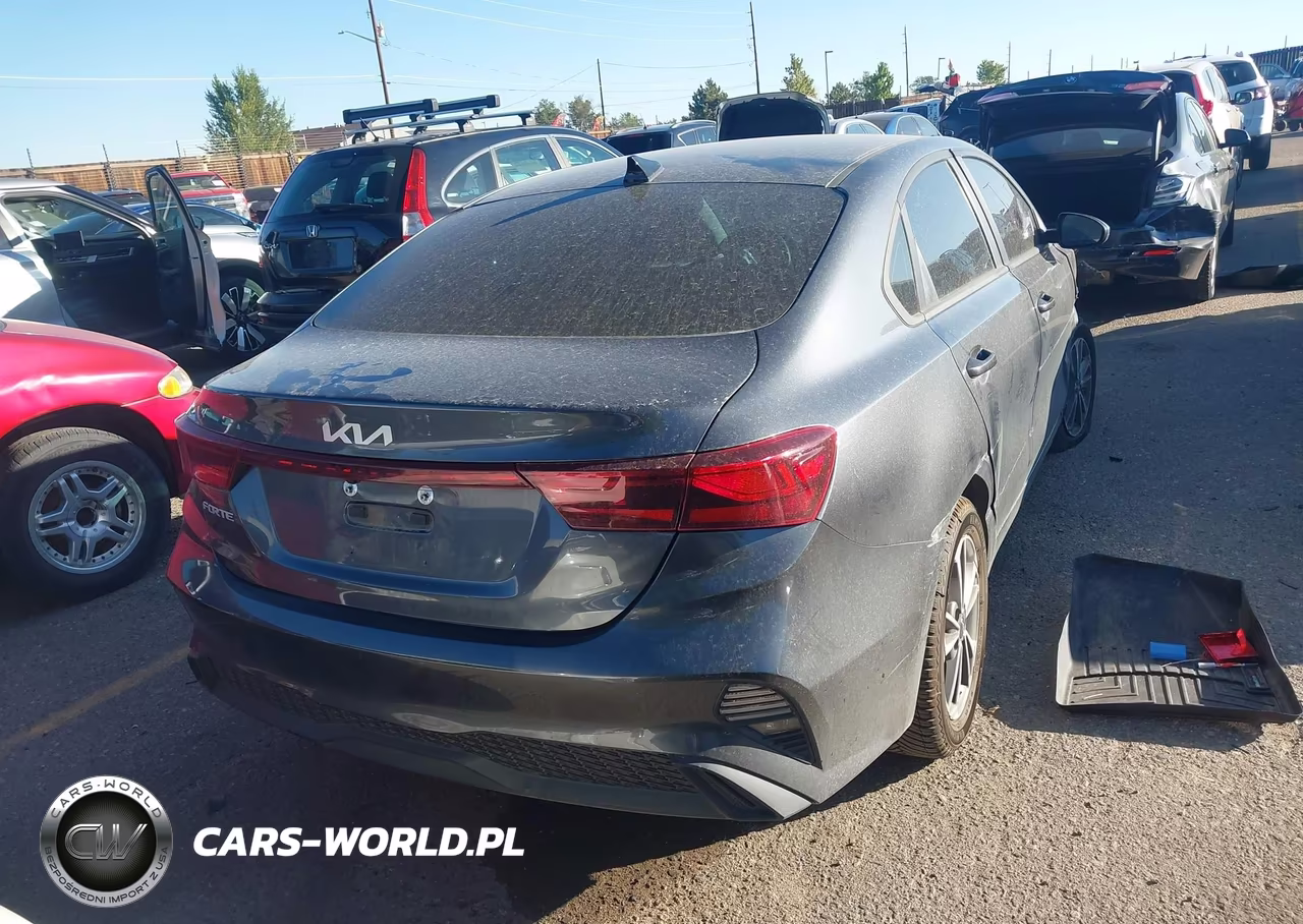 2022 Kia Forte Lxs VIN:3KPF24AD9NE490692 - 4