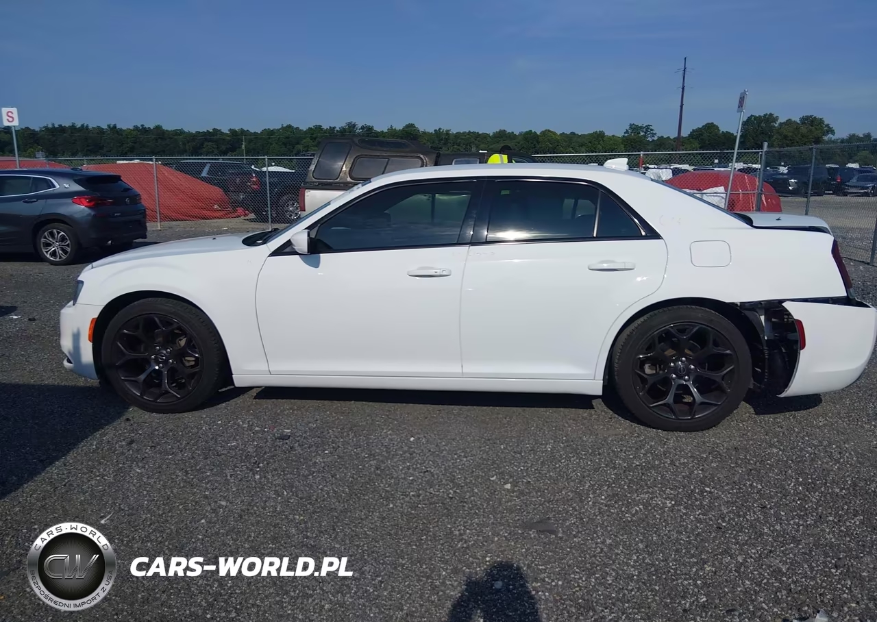 2019 Chrysler 300 300S VIN:2C3CCABGXKH700891 - 14