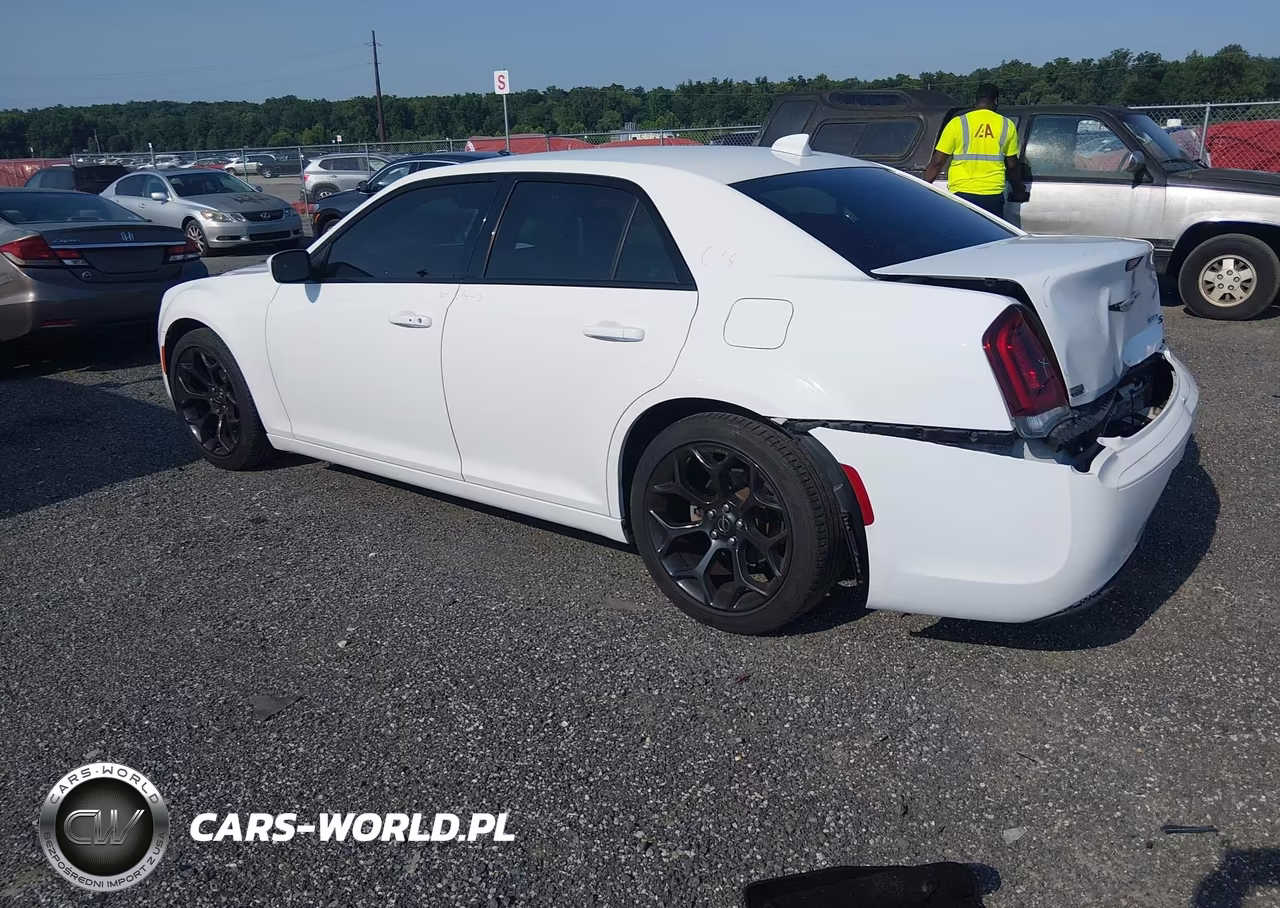 2019 Chrysler 300 300S VIN:2C3CCABGXKH700891 - 3