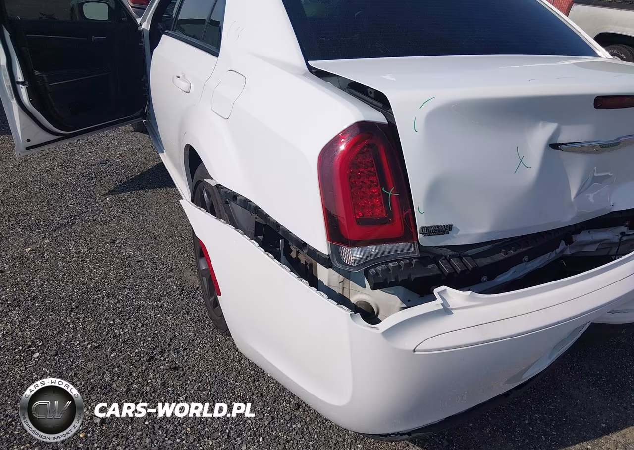 2019 Chrysler 300 300S VIN:2C3CCABGXKH700891 - 6