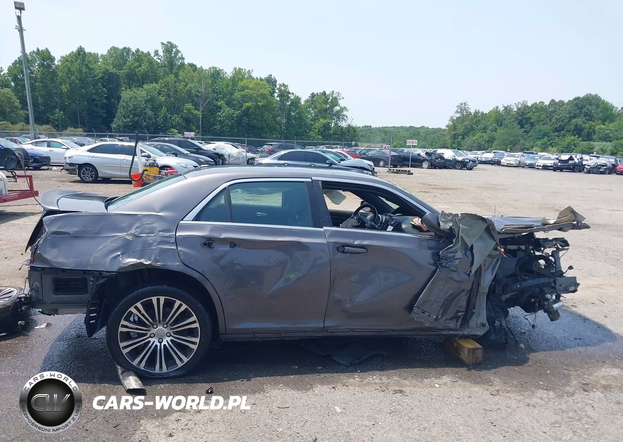 2013 Chrysler 300 300S VIN:2C3CCABT9DH651540 - 13