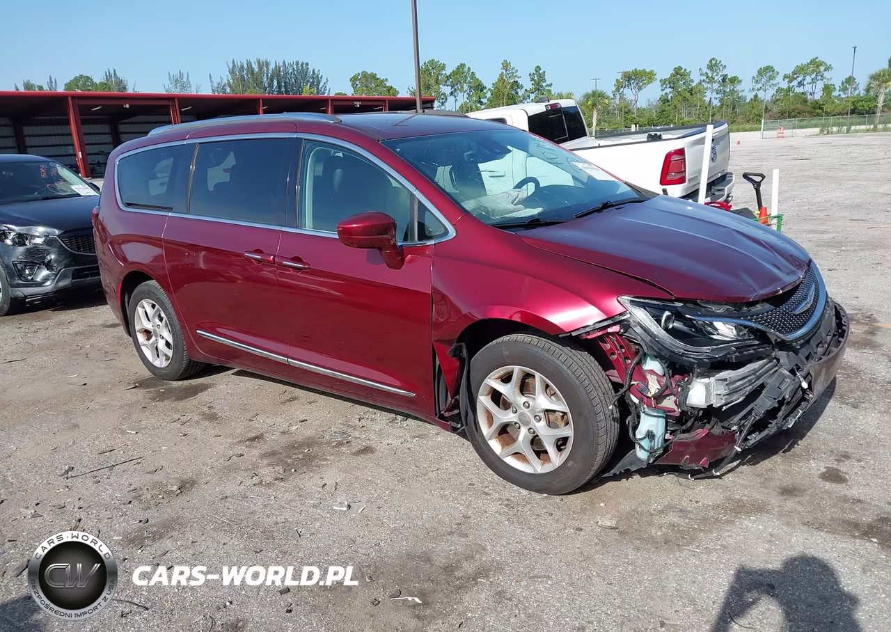 2017 Chrysler Pacifica Touring-L Plus