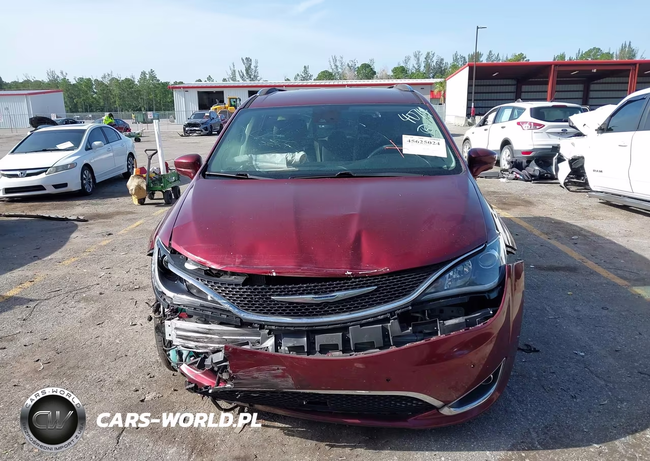 2017 Chrysler Pacifica Touring-L Plus VIN:2C4RC1EG0HR684074 - 12