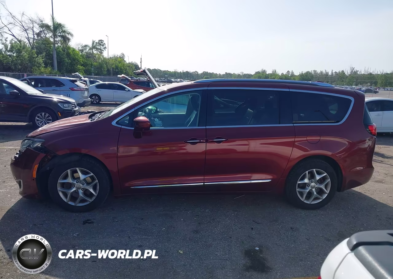 2017 Chrysler Pacifica Touring-L Plus VIN:2C4RC1EG0HR684074 - 14