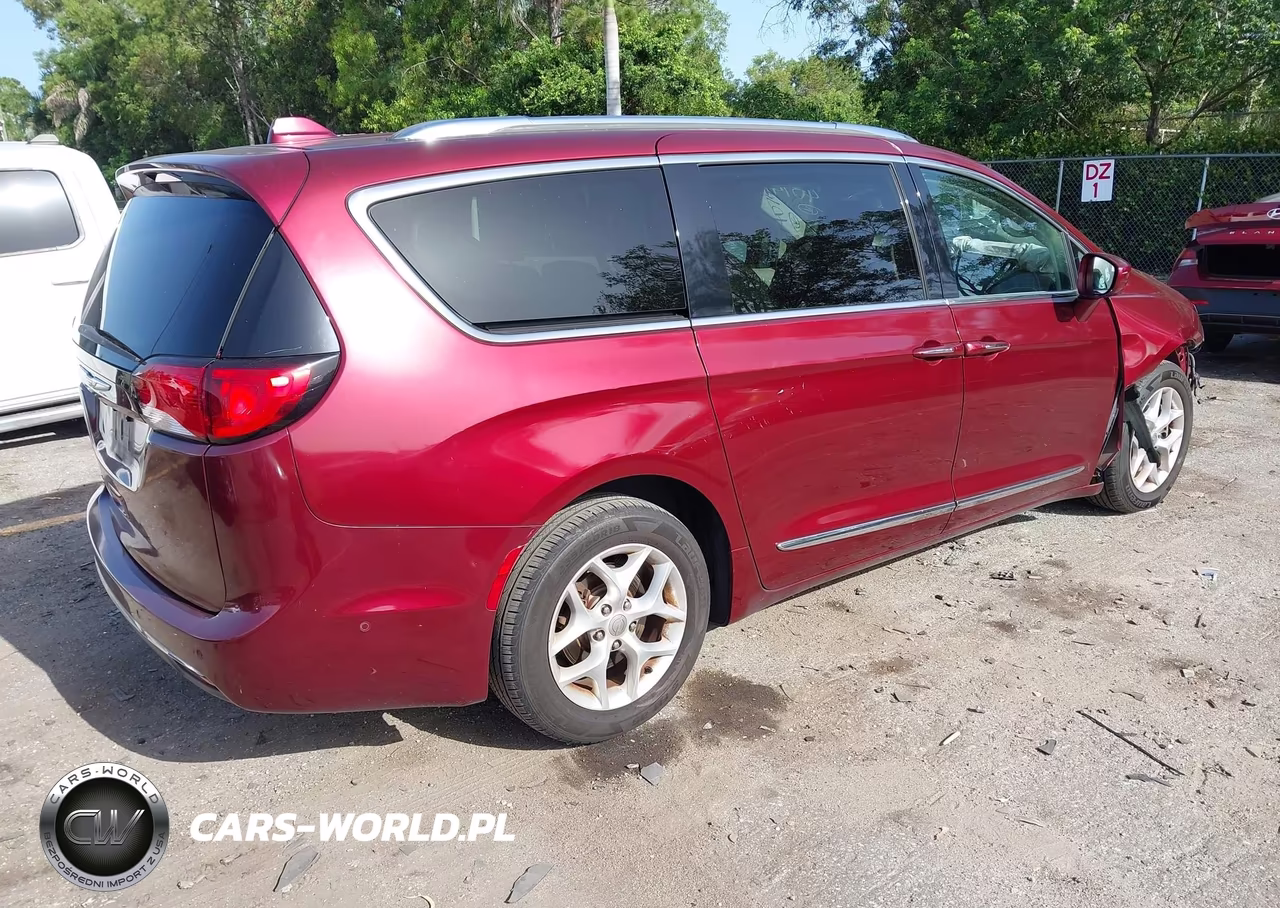 2017 Chrysler Pacifica Touring-L Plus VIN:2C4RC1EG0HR684074 - 4