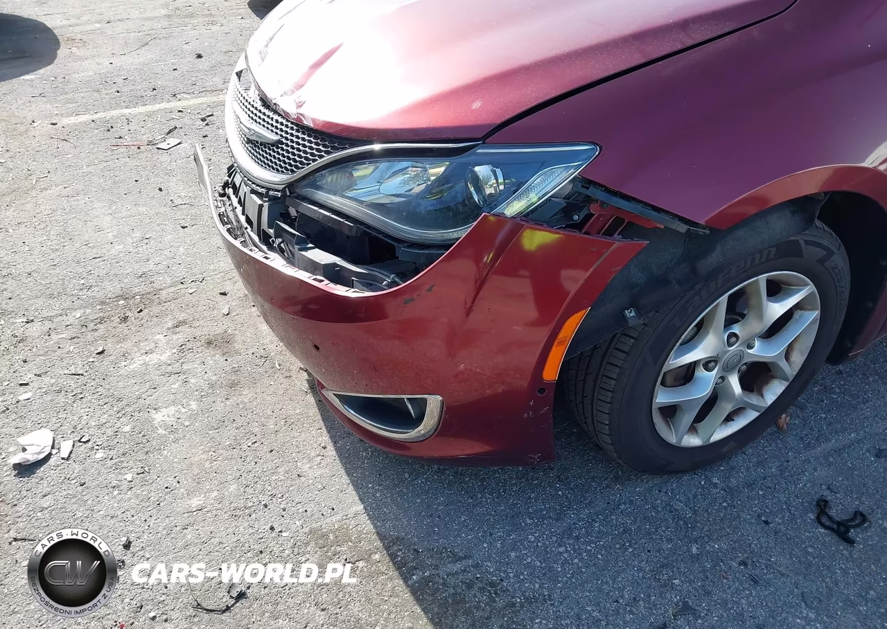 2017 Chrysler Pacifica Touring-L Plus VIN:2C4RC1EG0HR684074 - 6