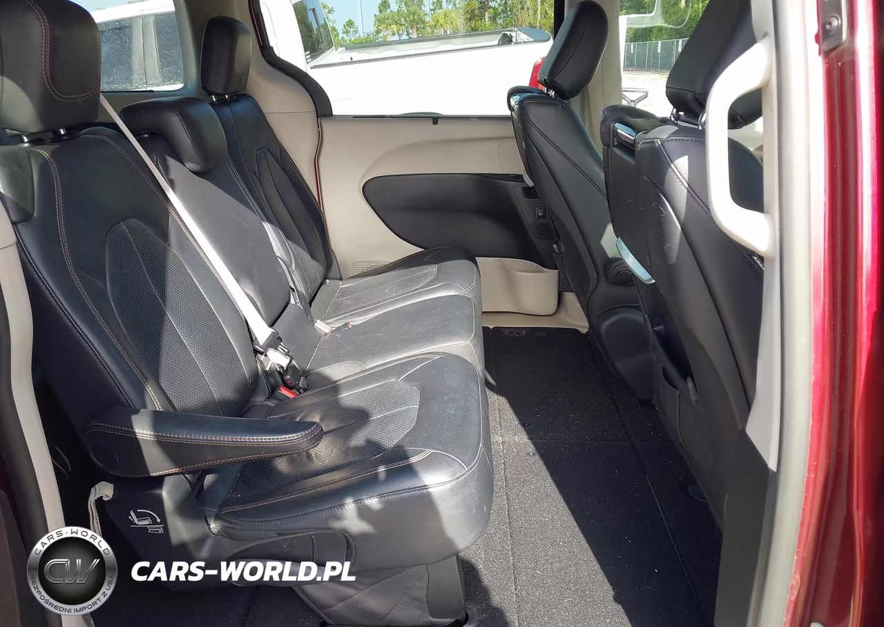 2017 Chrysler Pacifica Touring-L Plus VIN:2C4RC1EG0HR684074 - 8