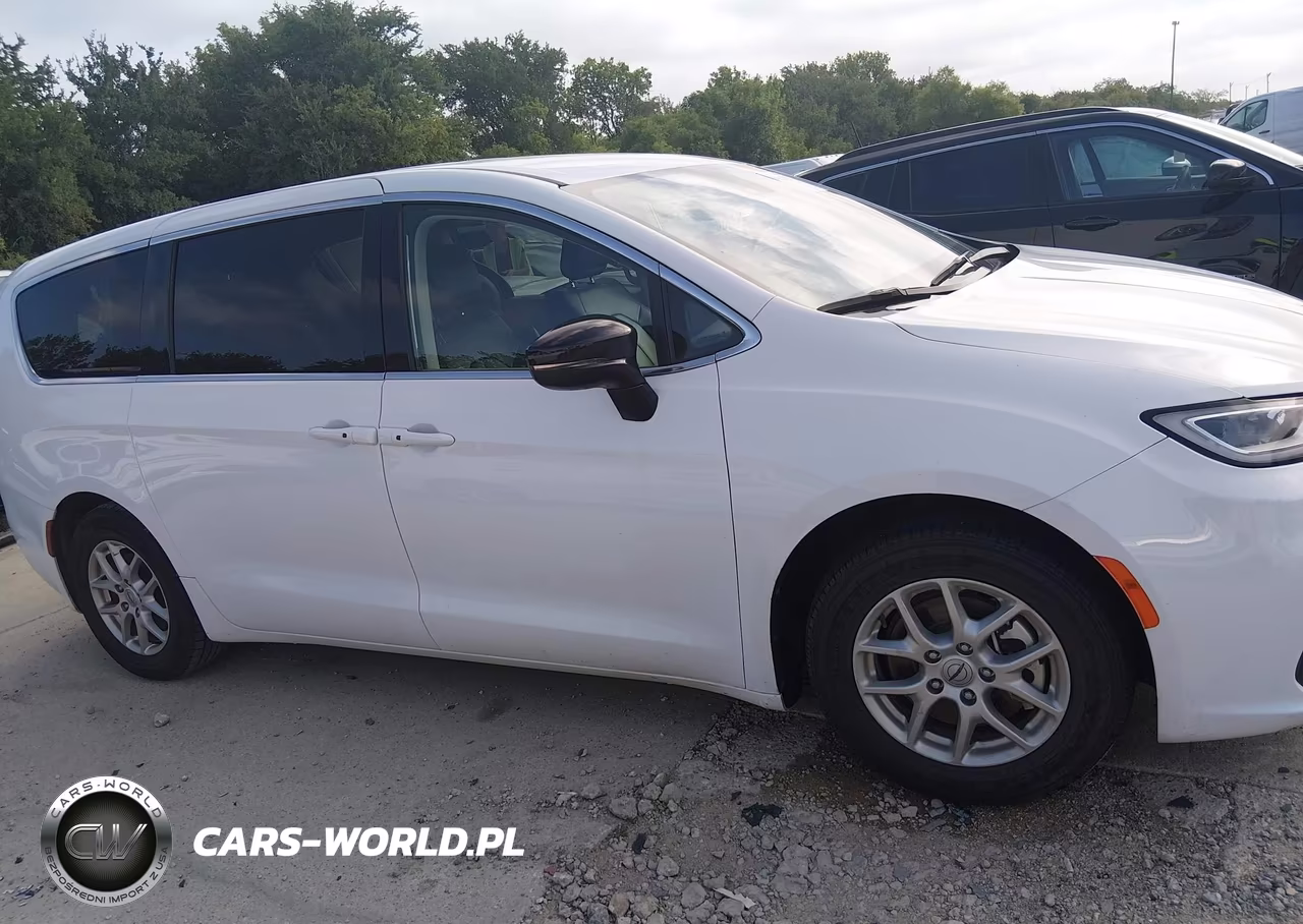 2024 Chrysler Pacifica Touring L VIN:2C4RC1BG3RR120084 - 13