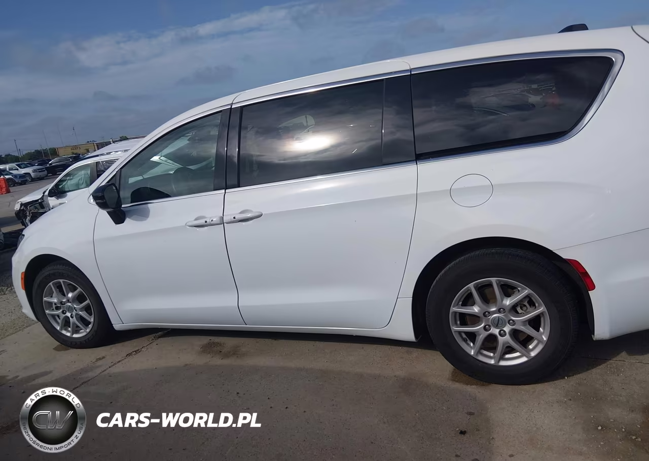 2024 Chrysler Pacifica Touring L VIN:2C4RC1BG3RR120084 - 14