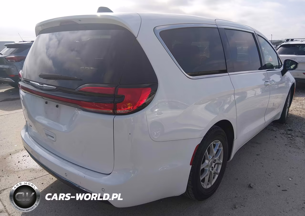 2024 Chrysler Pacifica Touring L VIN:2C4RC1BG3RR120084 - 4