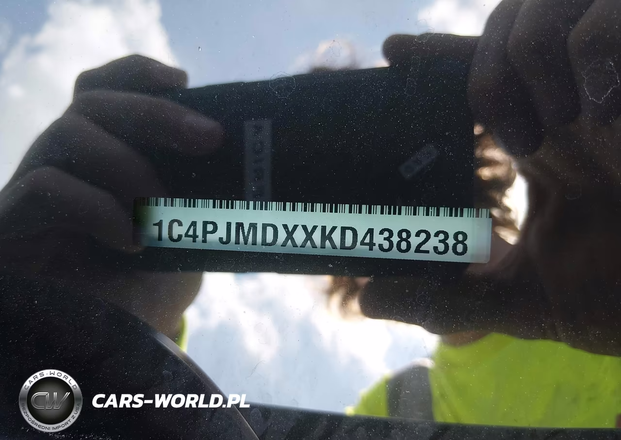 2019 Jeep Cherokee Limited 4X4 VIN:1C4PJMDXXKD438238 - 9