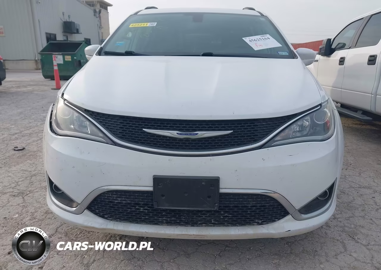 2020 Chrysler Pacifica Touring VIN:2C4RC1FG8LR143331 - 12