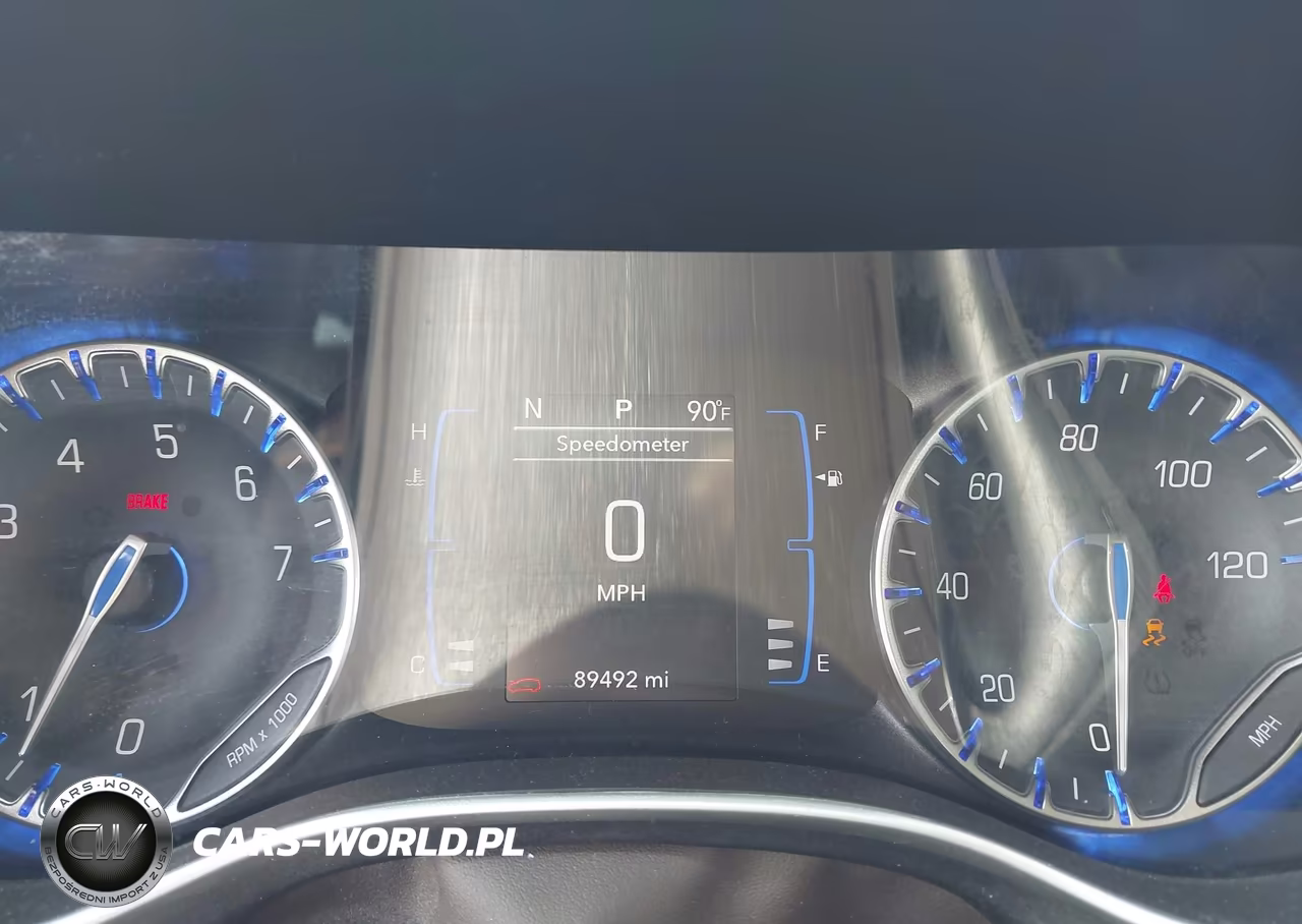 2020 Chrysler Pacifica Touring VIN:2C4RC1FG8LR143331 - 7