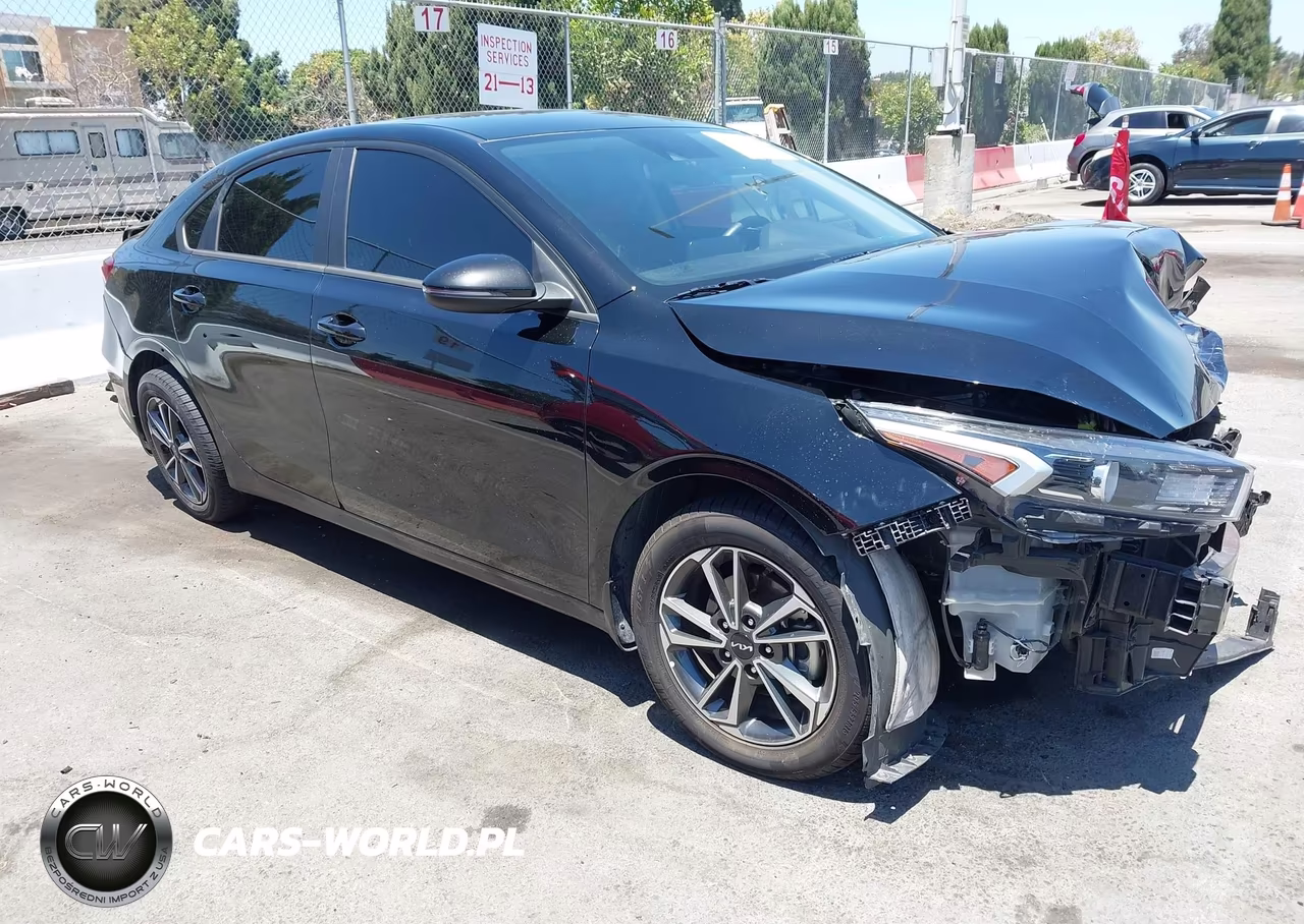 2023 Kia Forte Lxs – zdjęcie 1 z 17