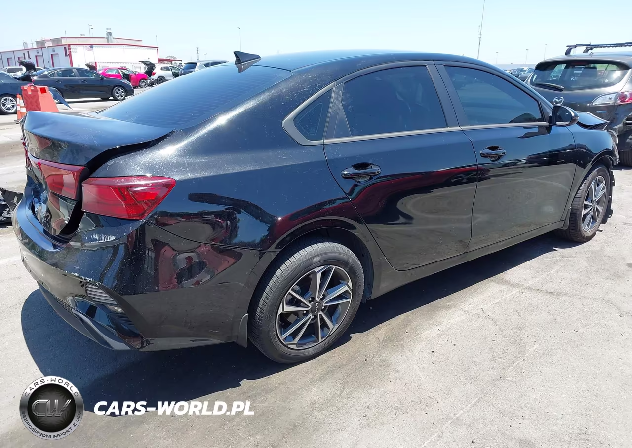 2023 Kia Forte Lxs VIN:3KPF24AD5PE579551 - 4