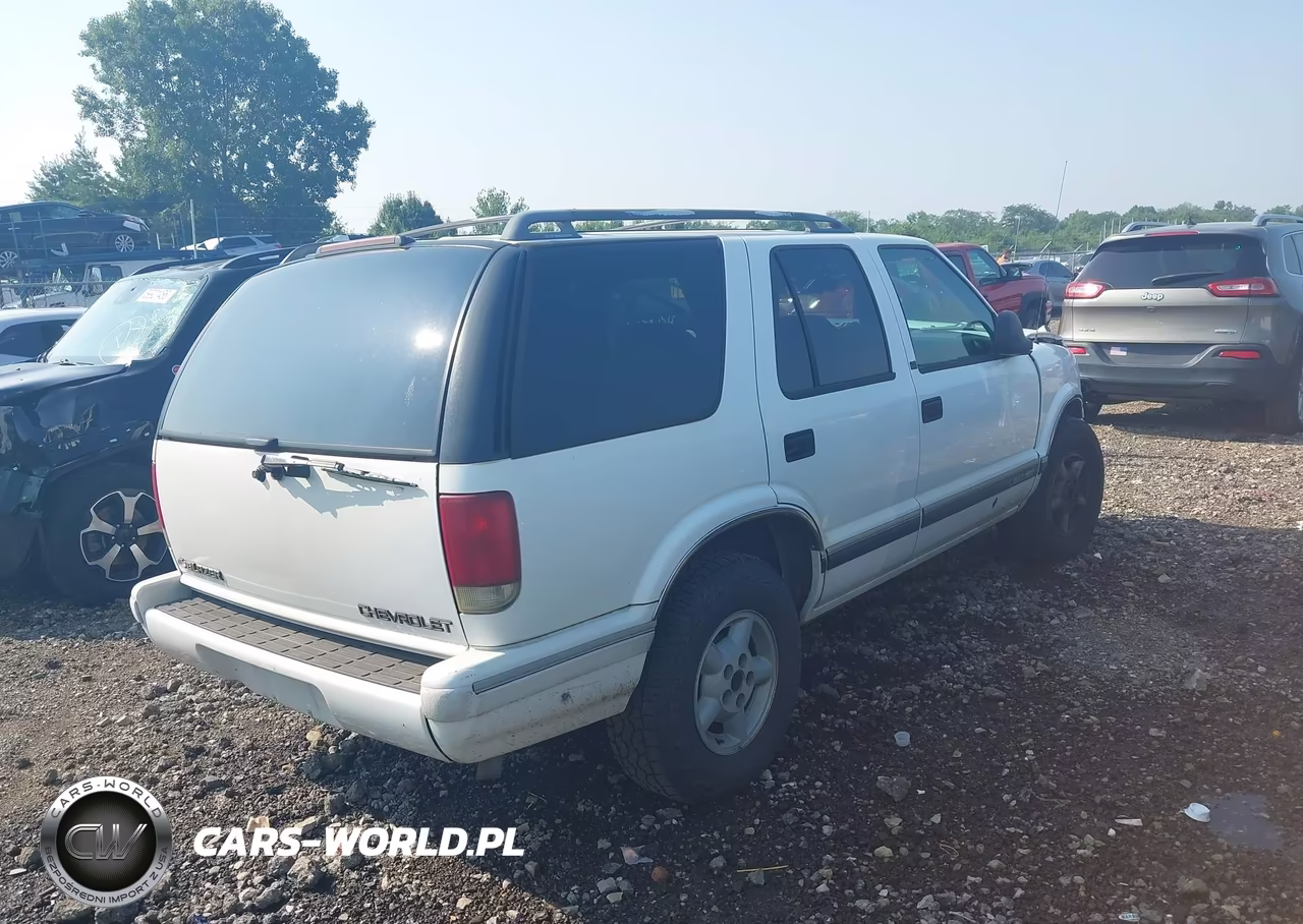 1996 Chevrolet Blazer VIN:1GNDT13WXT2232460 - 4