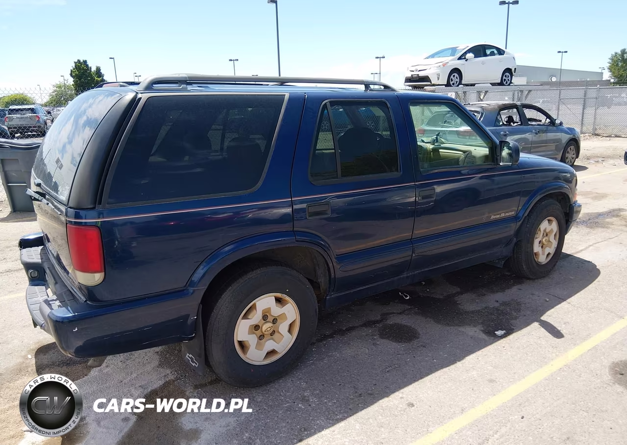 2000 Chevrolet Blazer VIN:1GNDT13W3Y2156426 - 4