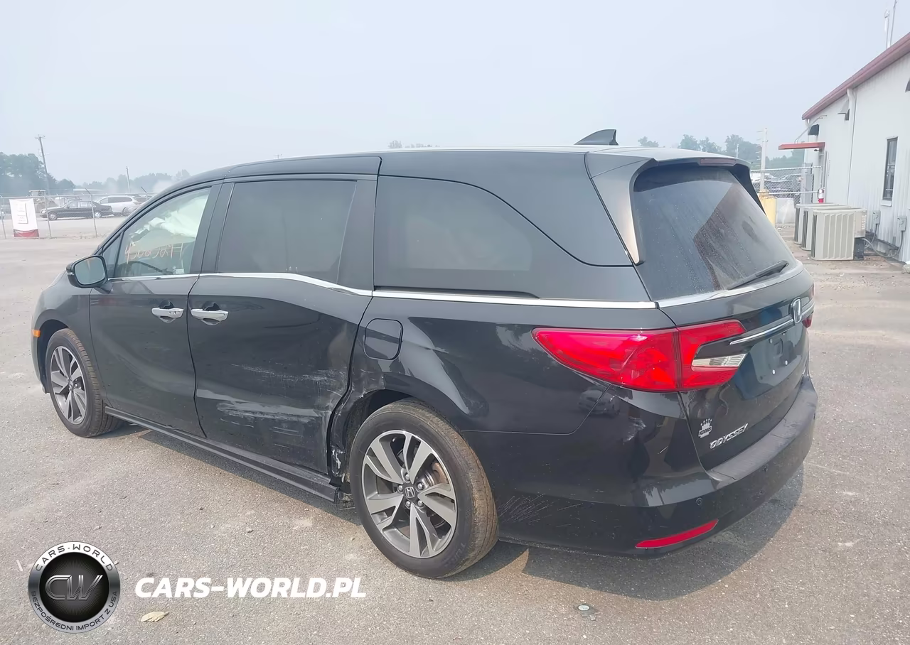 2022 Honda Odyssey Touring VIN:5FNRL6H82NB068126 - 3