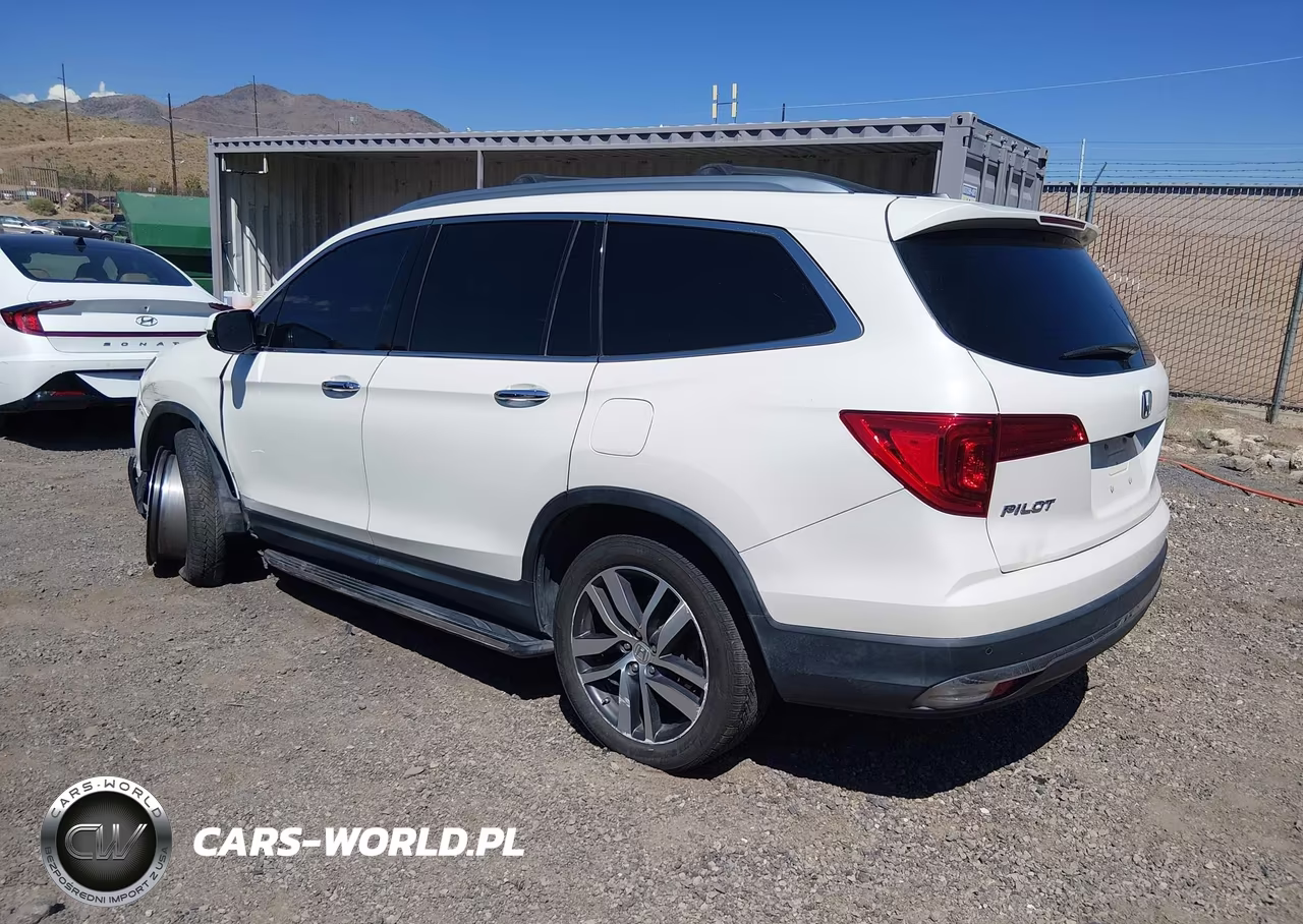 2017 Honda Pilot Touring VIN:5FNYF6H99HB069631 - 3