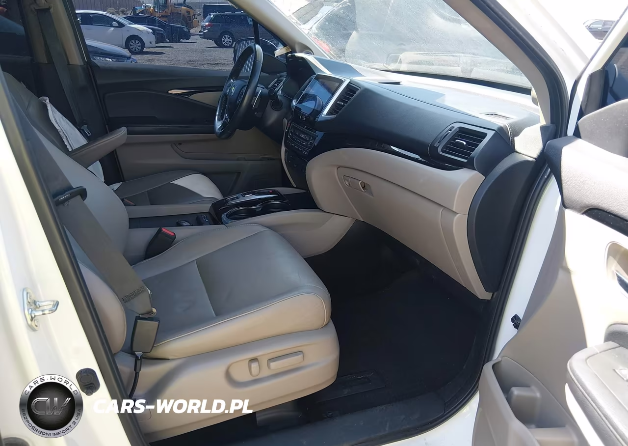 2017 Honda Pilot Touring VIN:5FNYF6H99HB069631 - 5