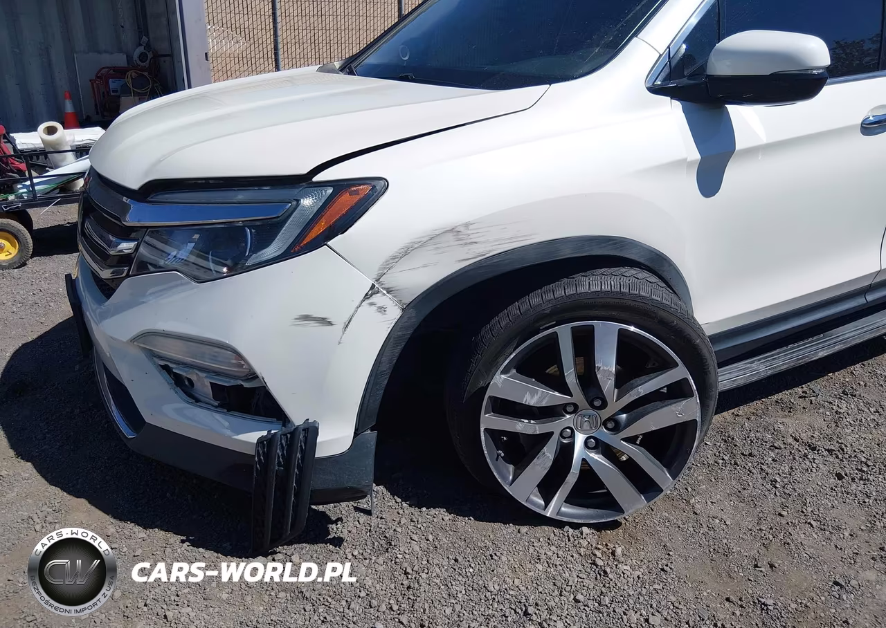 2017 Honda Pilot Touring VIN:5FNYF6H99HB069631 - 6