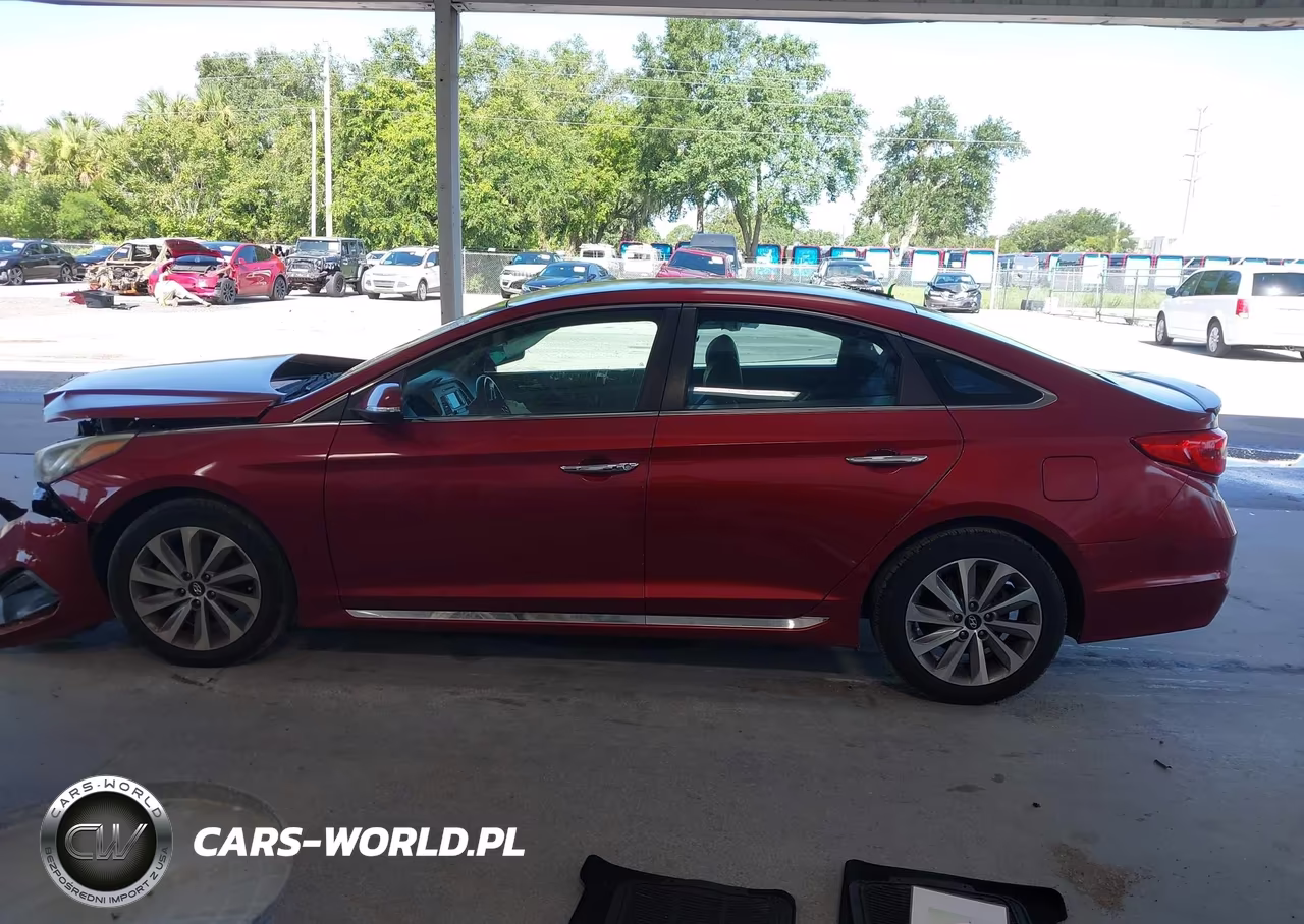 2015 Hyundai Sonata Sport VIN:5NPE34AF1FH058623 - 15