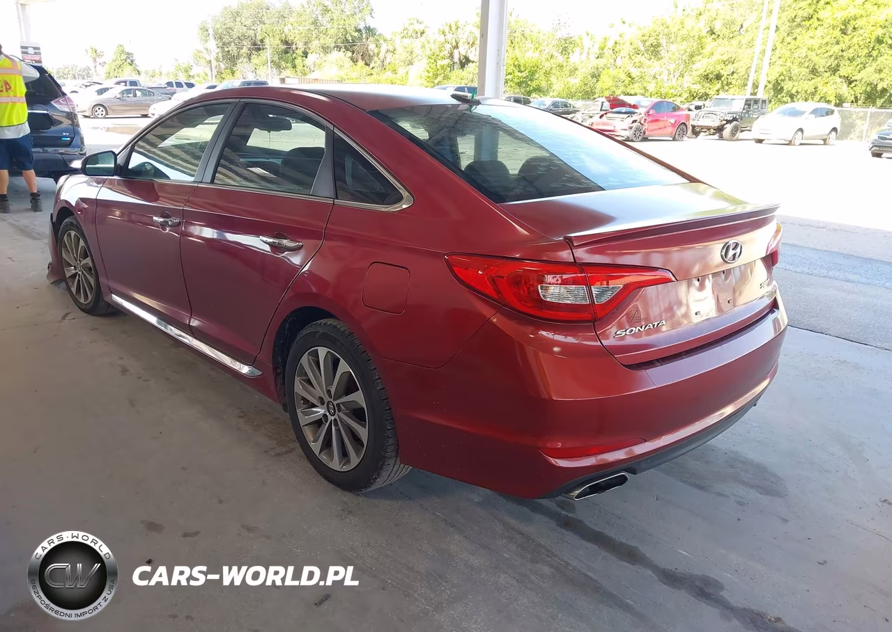 2015 Hyundai Sonata Sport VIN:5NPE34AF1FH058623 - 3
