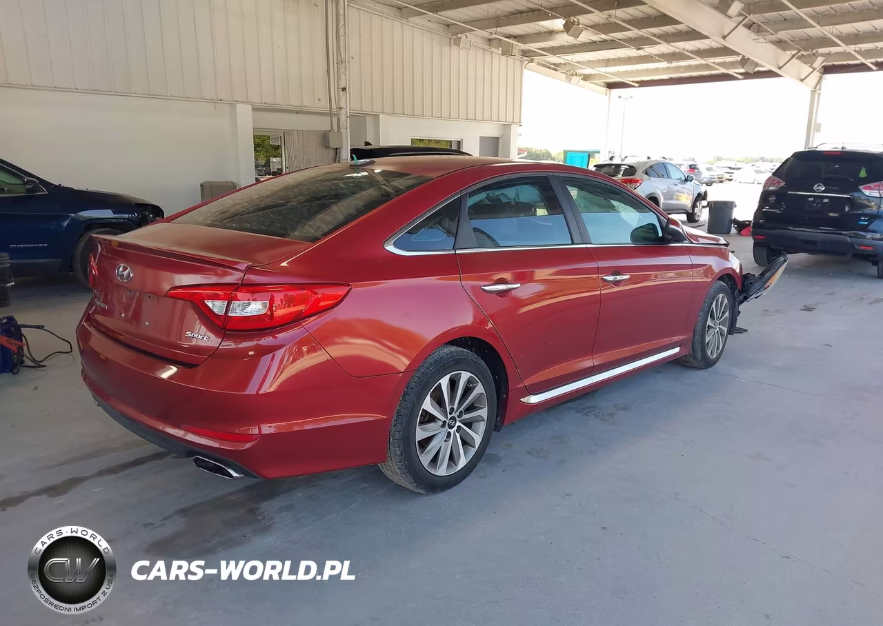 2015 Hyundai Sonata Sport VIN:5NPE34AF1FH058623 - 4