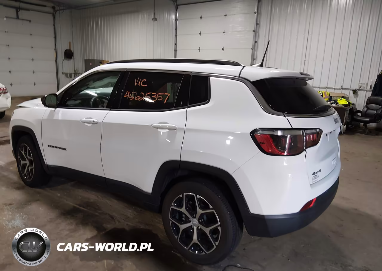 2024 Jeep Compass Latitude 4X4 VIN:3C4NJDBN0RT606174 - 3