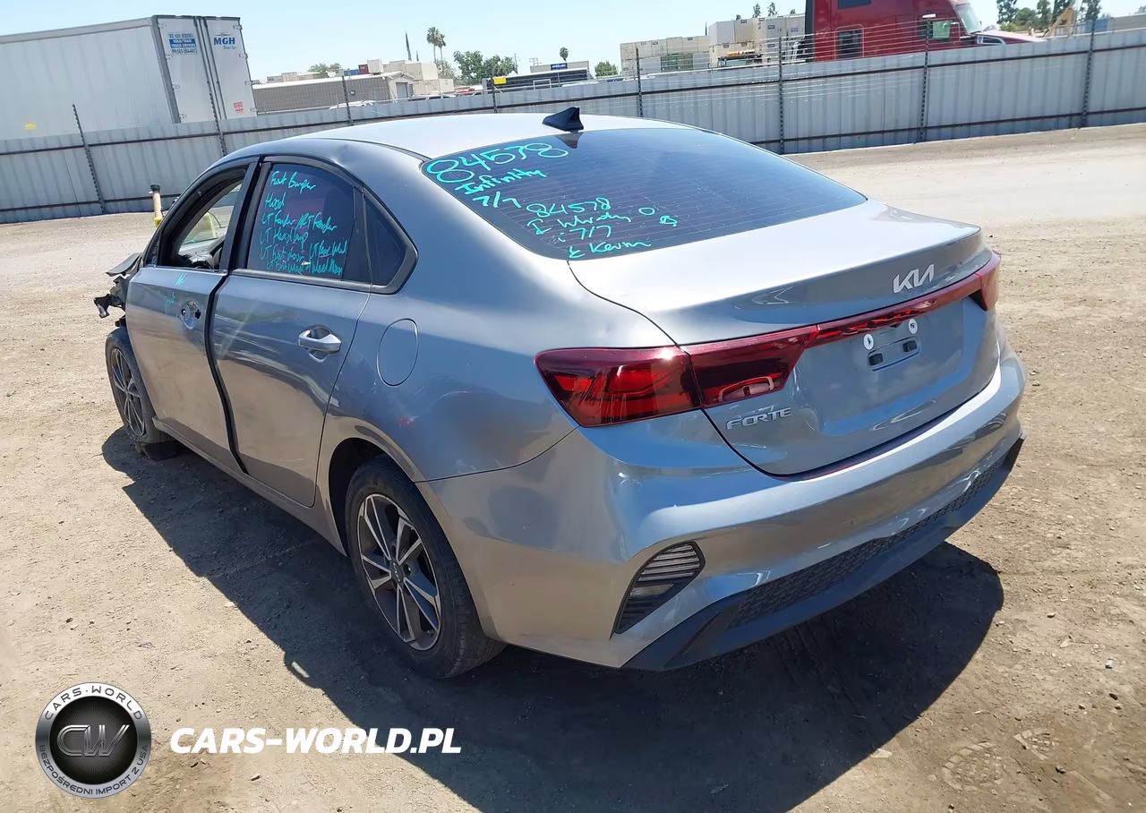 2022 Kia Forte Lxs VIN:3KPF24AD1NE456150 - 3